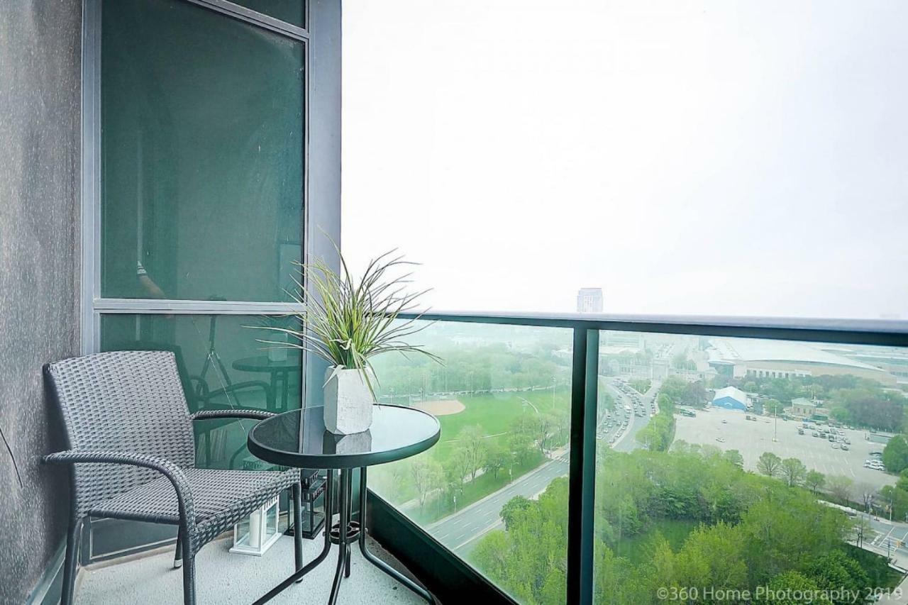 30 Off Lake View Property Heart Of Downtown Toronto Dış mekan fotoğraf